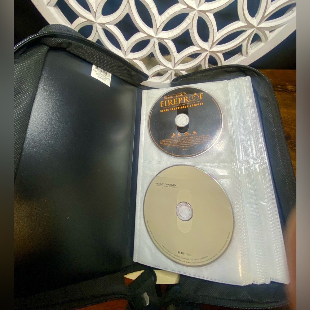 Mainstays 104 Disc CD DVD Organizer Zipper Binder Holder Sleeve Keeper W/12 CD’S
